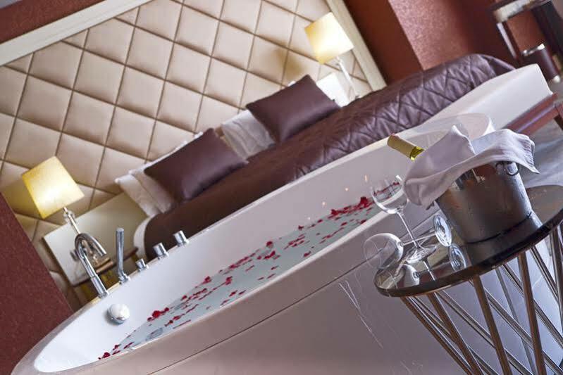 Taba Luxury Suites And Hotel Istanboel Buitenkant foto